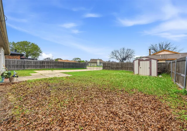 Photo 3 of Sale Pending at 905 Brookhaven Dr, Lancaster, TX 75134 | MLS# 21270079 | Listing updated on 2026-07-30
