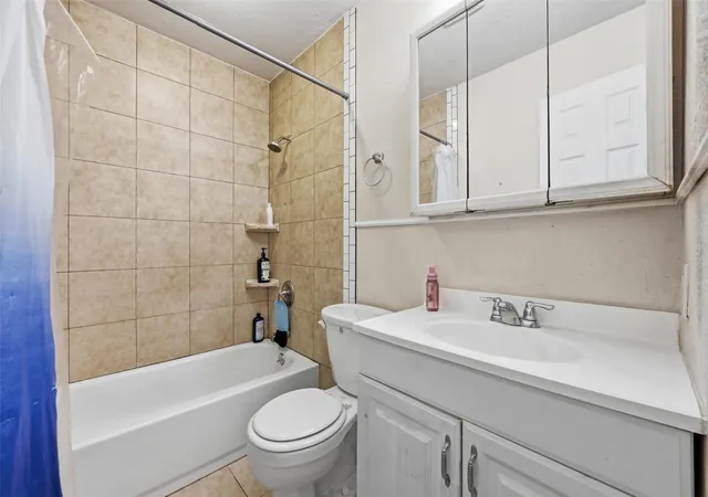 Photo 3 of Sale Pending at 905 Brookhaven Dr, Lancaster, TX 75134 | MLS# 21270079 | Listing updated on 2026-07-30
