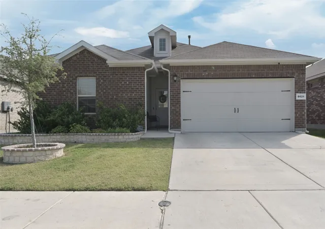 Photo 1 of Sale Pending at 8621 Angel Gardens Dr, Fort Worth, TX 76179 | MLS# 21265164 | Listing updated on 2026-09-11