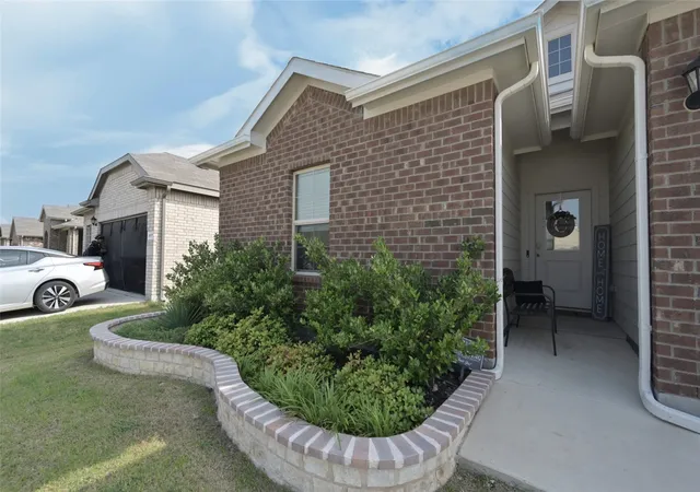 Photo 2 of Sale Pending at 8621 Angel Gardens Dr, Fort Worth, TX 76179 | MLS# 21265164 | Listing updated on 2026-09-11