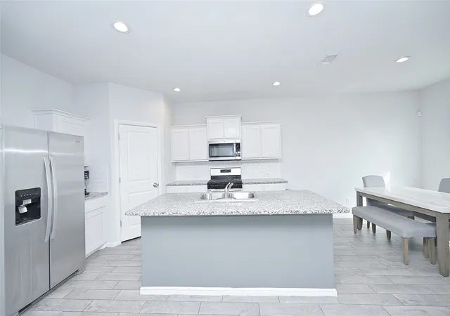 Photo 4 of Sale Pending at 8621 Angel Gardens Dr, Fort Worth, TX 76179 | MLS# 21265164 | Listing updated on 2026-09-11