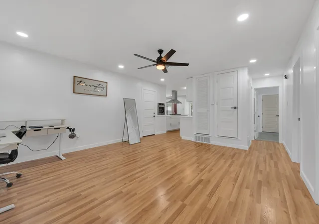 Photo 3 of Single family home for sale at 821 Lovers Ln, Grapevine, TX 76051 | MLS# 21267376 | Listing updated on 2026-09-13