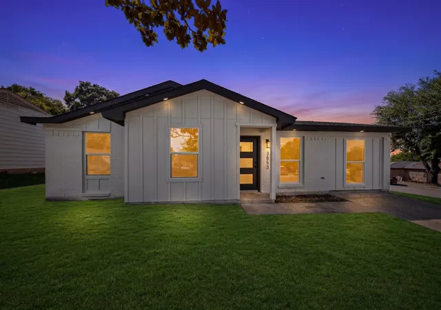 Photo 1 of Sale Pending at 3853 Happy Canyon Dr, Dallas, TX 75241 | MLS# 21269289 | Listing updated on 2026-09-21