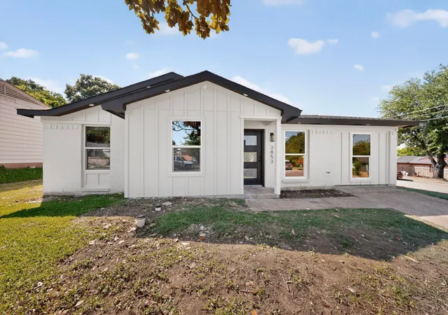 Photo 2 of Sale Pending at 3853 Happy Canyon Dr, Dallas, TX 75241 | MLS# 21269289 | Listing updated on 2026-09-21