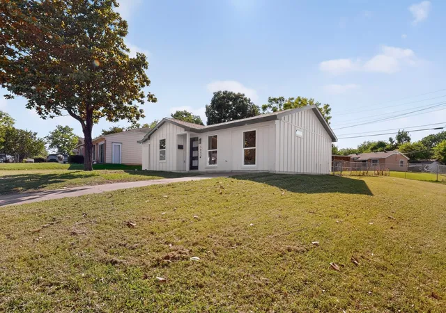 Photo 3 of Sale Pending at 3853 Happy Canyon Dr, Dallas, TX 75241 | MLS# 21269289 | Listing updated on 2026-09-21