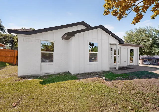 Photo 4 of Sale Pending at 3853 Happy Canyon Dr, Dallas, TX 75241 | MLS# 21269289 | Listing updated on 2026-09-21