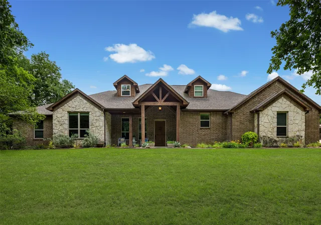 Photo 2 of Single family home for sale at 247 River Bend Trl, Seagoville, TX 75159 | MLS# 21266498 | Listing updated on 2026-09-11