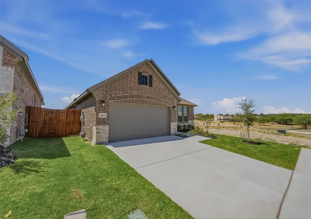 Photo 2 of Single family home for sale at 820 Elmstead Dr, Fort Worth, TX 76108 | MLS# 21270431 | Listing updated on 2026-10-06