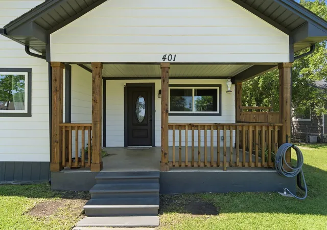 Photo 3 of Single family home for sale at 401 W Mesquite St, Gunter, TX 75058 | MLS# 21270438 | Listing updated on 2026-09-10
