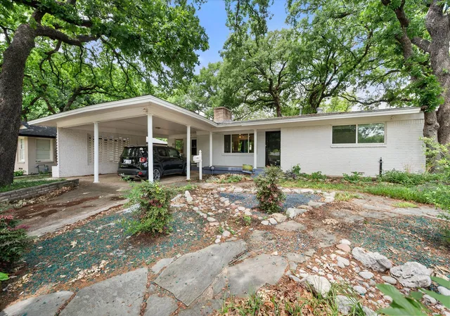 Photo 2 of Single family home for sale at 1209 W Lilly Ln, Arlington, TX 76013 | MLS# 21270576 | Listing updated on 2026-09-11