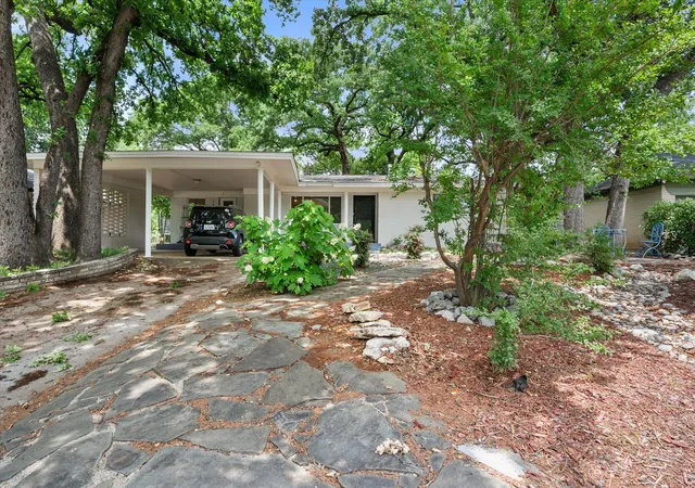 Photo 3 of Single family home for sale at 1209 W Lilly Ln, Arlington, TX 76013 | MLS# 21270576 | Listing updated on 2026-09-11