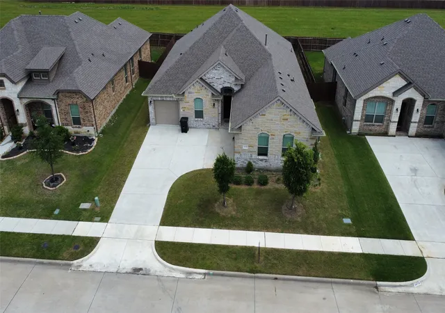 Photo 2 of Single family home for sale at 3615 Rolling Creek Dr, Midlothian, TX 76065 | MLS# 21270687 | Listing updated on 2026-09-04