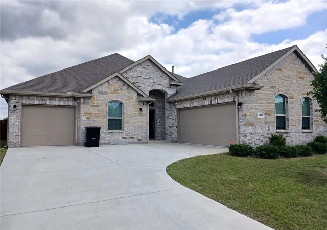 Photo 3 of Single family home for sale at 3615 Rolling Creek Dr, Midlothian, TX 76065 | MLS# 21270687 | Listing updated on 2026-09-04