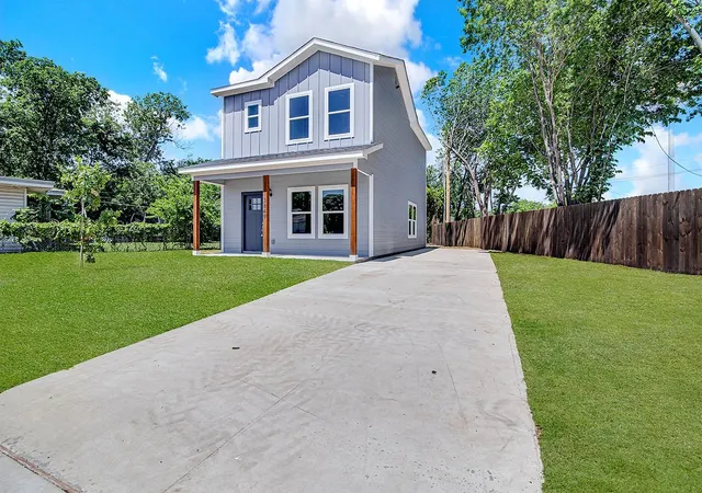 Photo 2 of Sale Pending at 3849 Kimbo Rd, Fort Worth, TX 76111 | MLS# 21270688 | Listing updated on 2026-09-08