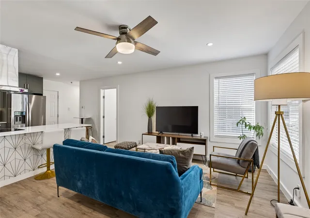 Photo 3 of House for sale at 112 N Adams Ave, Dallas, TX 75208 | MLS# 21267883 | Listing updated on 2026-09-30