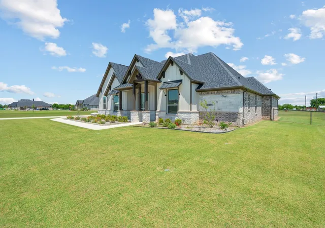 Photo 3 of Single family home for sale at 161 Frontera Dr, Decatur, TX 76234 | MLS# 21270166 | Listing updated on 2026-09-23