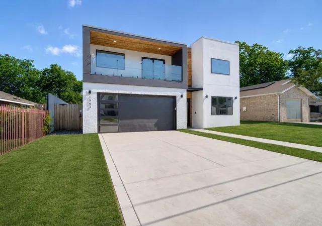 Photo 1 of Single family home for sale at 1943 Mcbroom St, Dallas, TX 75212 | MLS# 21269535 | Listing updated on 2026-09-13