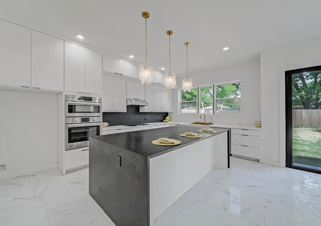 Photo 3 of Single family home for sale at 1943 Mcbroom St, Dallas, TX 75212 | MLS# 21269535 | Listing updated on 2026-09-13