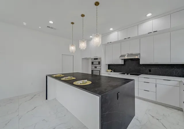 Photo 4 of Single family home for sale at 1943 Mcbroom St, Dallas, TX 75212 | MLS# 21269535 | Listing updated on 2026-09-13