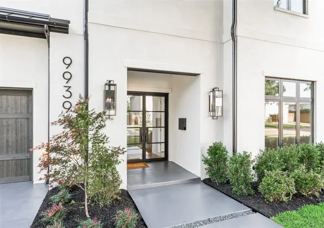 Photo 2 of Single family home for sale at 9939 Ontario Ln, Dallas, TX 75220 | MLS# 21268528 | Listing updated on 2026-09-14