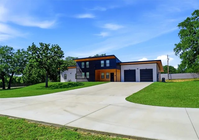 Photo 3 of Single family home for sale at 13240 Briar Rd, Azle, TX 76020 | MLS# 20491379 | Listing updated on 2026-09-08