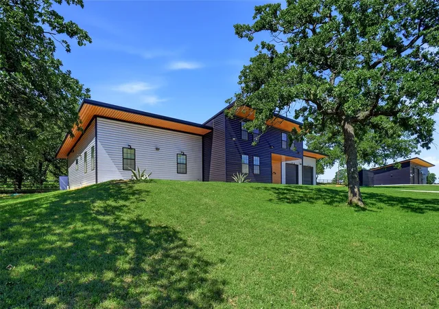 Photo 4 of Single family home for sale at 13240 Briar Rd, Azle, TX 76020 | MLS# 20491379 | Listing updated on 2026-09-08