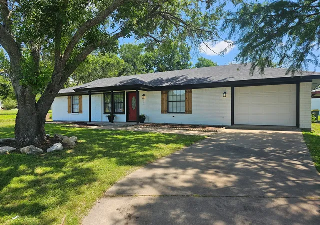 Photo 1 of Single family home for sale at 200 E Charles St, Riesel, TX 76682 | MLS# 21271325 | Listing updated on 2026-08-02