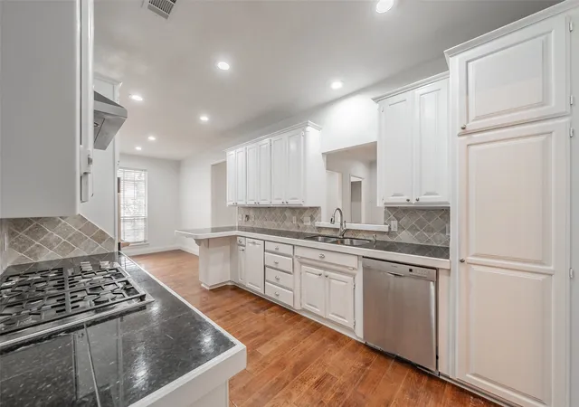Photo 1 of Single family home for sale at 816 S Havenwood Ln, Fort Worth, TX 76112 | MLS# 21269251 | Listing updated on 2026-09-10