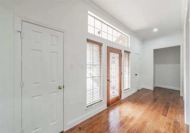 Photo 4 of Single family home for sale at 816 S Havenwood Ln, Fort Worth, TX 76112 | MLS# 21269251 | Listing updated on 2026-09-10