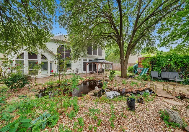 Photo 4 of Single family home for sale at 1905 Lakeway Dr, Rowlett, TX 75088 | MLS# 21269890 | Listing updated on 2026-09-29