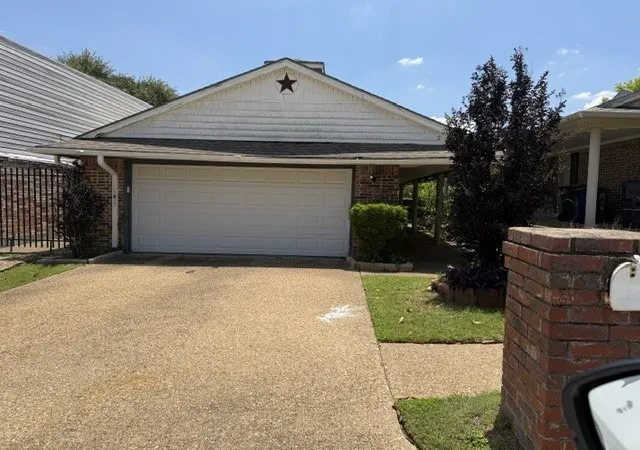 Photo 3 of Sale Pending at 2936 Savannah Court, Waco, TX 76710 | MLS# 21269988 | Listing updated on 2026-09-11