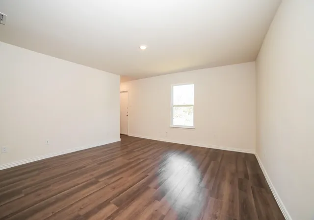 Photo 3 of Sale Pending at 823 Dawson St, Waco, TX 76704 | MLS# 21270336 | Listing updated on 2026-09-11