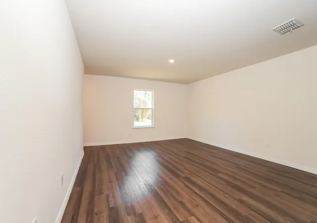 Photo 3 of Sale Pending at 823 Dawson St, Waco, TX 76704 | MLS# 21270336 | Listing updated on 2026-09-11