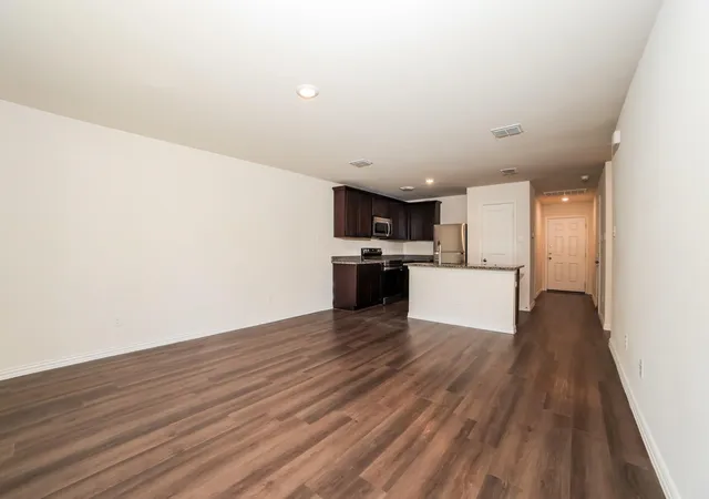 Photo 4 of Sale Pending at 823 Dawson St, Waco, TX 76704 | MLS# 21270336 | Listing updated on 2026-09-11
