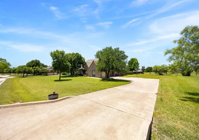 Photo 2 of Single family home for sale at 109 Aledo Pointe Dr, Aledo, TX 76008 | MLS# 21267327 | Listing updated on 2026-09-09