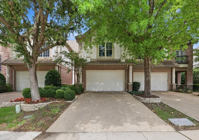 Townhouse for sale at 4222 Spyglass Hill Ln, Irving, TX 75038 | MLS# 21270262