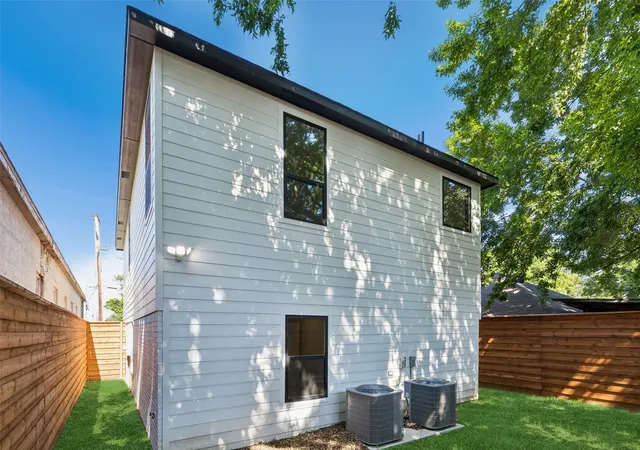 Photo 32 of Single family home for sale at 3324 Navaro St, Dallas, TX 75212 | MLS# 21269329 | Listing updated on 2026-09-10