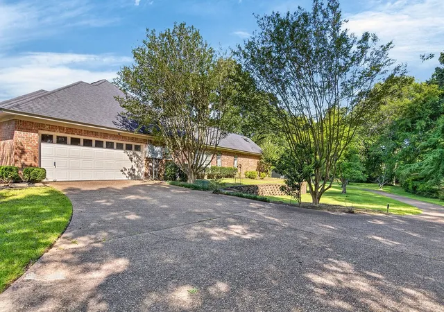 Photo 3 of Single family home for sale at 5540 Bent Tree Dr, Shreveport, LA 71115 | MLS# 21270831 | Listing updated on 2026-08-01