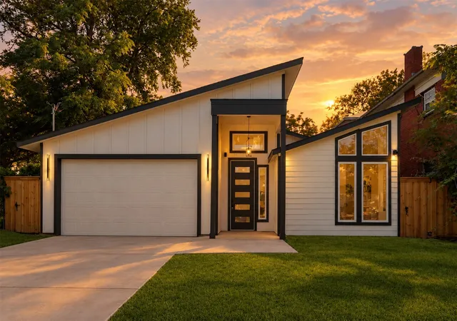 Photo 1 of Single family home for sale at 3604 Colonial Ave, Dallas, TX 75215 | MLS# 21269261 | Listing updated on 2026-10-22