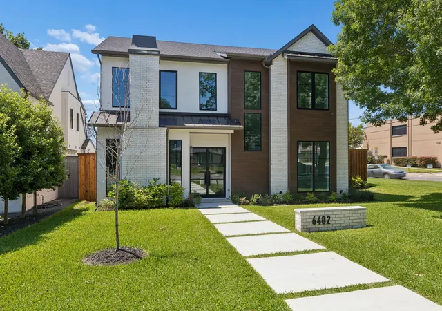 Photo 2 of Sale Pending at 6402 Kenwood Ave, Dallas, TX 75214 | MLS# 21269446 | Listing updated on 2026-09-22