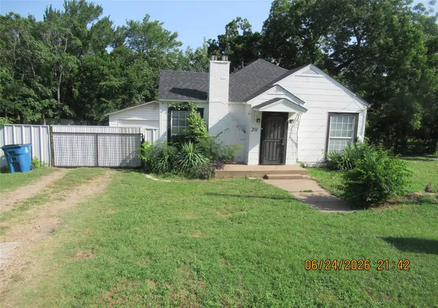 Photo 1 of Single family home for sale at 201 E Dallas St, Hutchins, TX 75141 | MLS# 21271732 | Listing updated on 2026-07-29