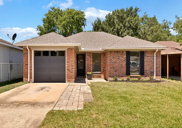 Photo 1 of Sale Pending at 11320 Golden Triangle Cir, Fort Worth, TX 76244 | MLS# 21266104 | Listing updated on 2026-09-16