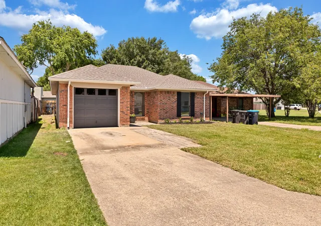Photo 3 of Sale Pending at 11320 Golden Triangle Cir, Fort Worth, TX 76244 | MLS# 21266104 | Listing updated on 2026-09-16