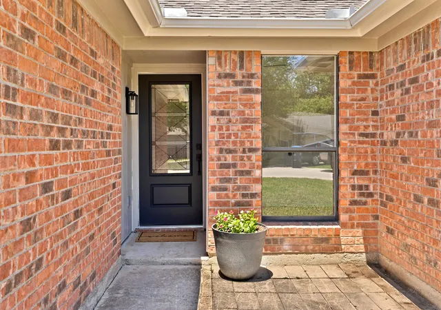 Photo 3 of Sale Pending at 11320 Golden Triangle Cir, Fort Worth, TX 76244 | MLS# 21266104 | Listing updated on 2026-09-16