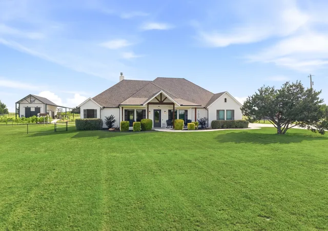 Photo 2 of Sale Pending at 103 Old Decatur Rd, Decatur, TX 76234 | MLS# 21267916 | Listing updated on 2026-09-14