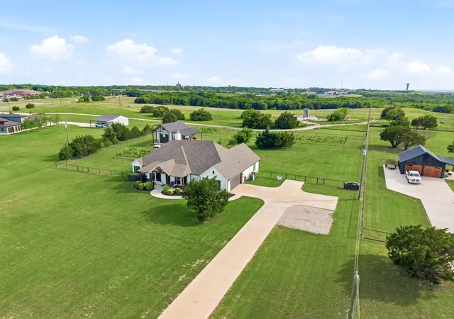 Photo 3 of Sale Pending at 103 Old Decatur Rd, Decatur, TX 76234 | MLS# 21267916 | Listing updated on 2026-09-14