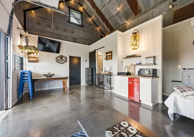 Photo 4 of Sale Pending at 103 Old Decatur Rd, Decatur, TX 76234 | MLS# 21267916 | Listing updated on 2026-09-14