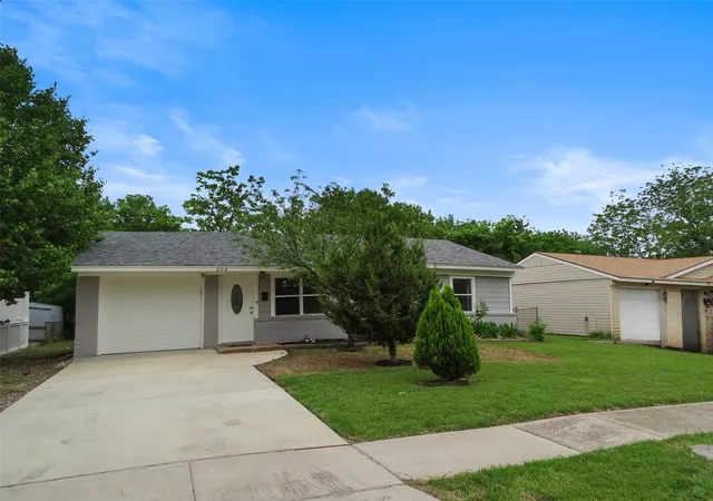 Photo 1 of Single family home for sale at 202 E Cober Dr, Grand Prairie, TX 75051 | MLS# 21271358 | Listing updated on 2026-09-10