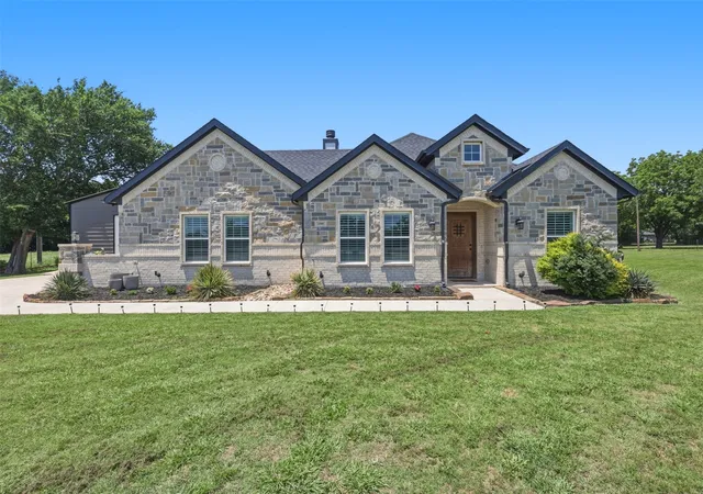 Photo 3 of Single family home for sale at 1501 Business Hwy 121, Trenton, TX 75490 | MLS# 21258343 | Listing updated on 2026-10-02