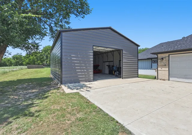 Photo 3 of Single family home for sale at 1501 Business Hwy 121, Trenton, TX 75490 | MLS# 21258343 | Listing updated on 2026-10-02